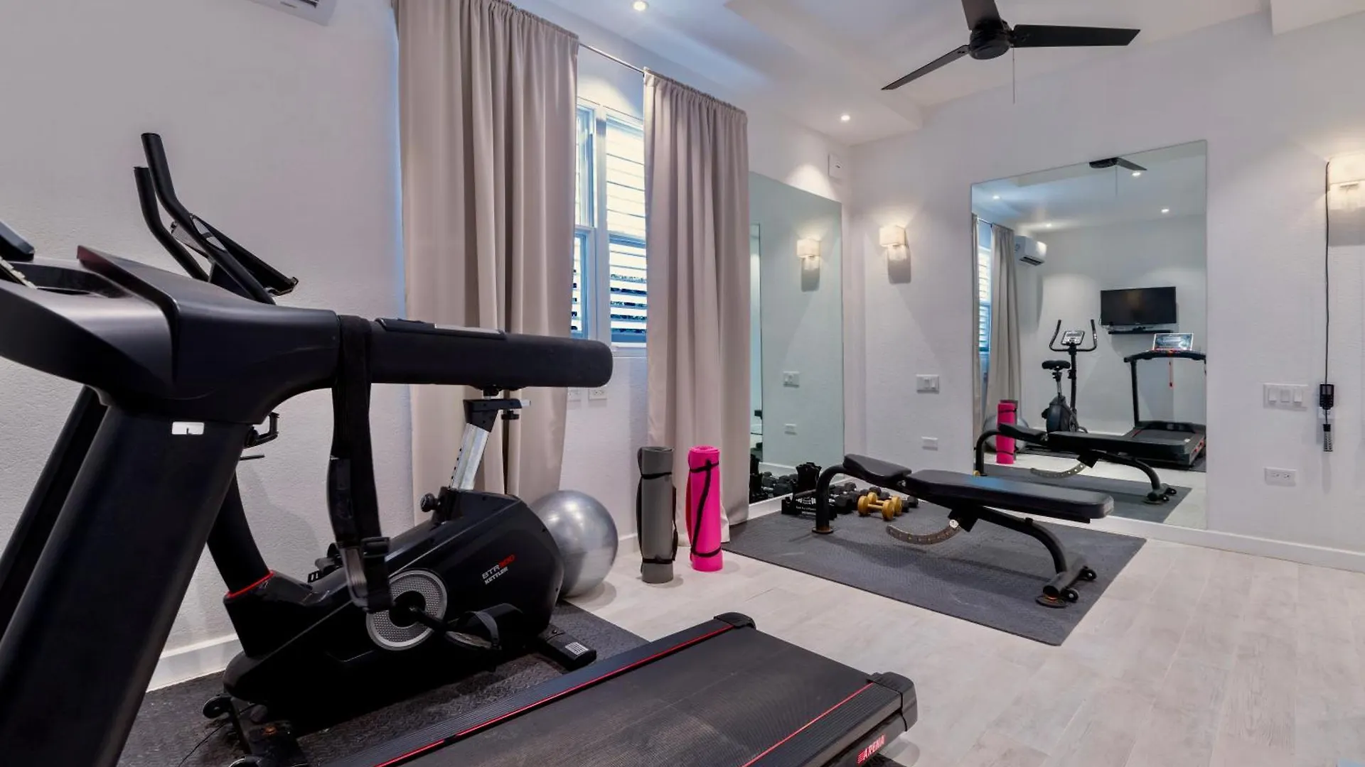 Holiday home Solaris Beach House - Beachfront Property, St James Saint James