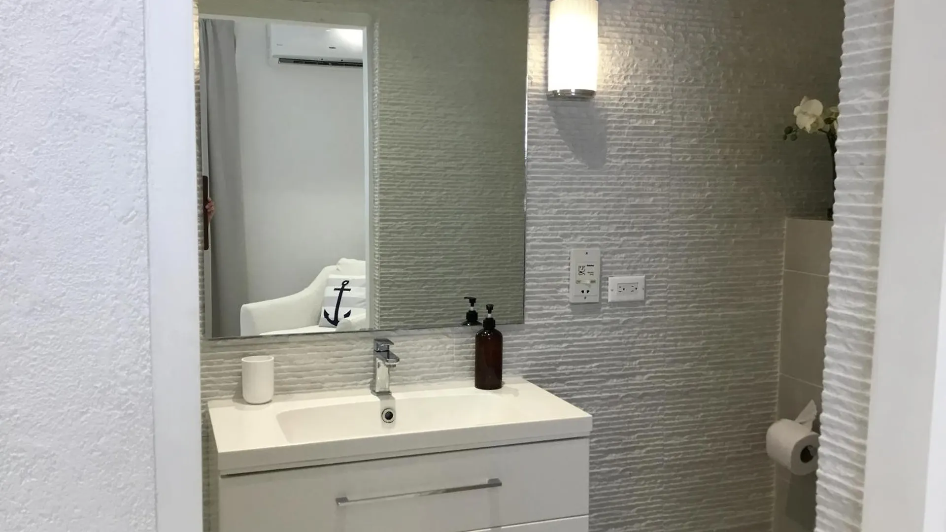 Solaris Beach House - Beachfront Property, St James Saint James Barbados