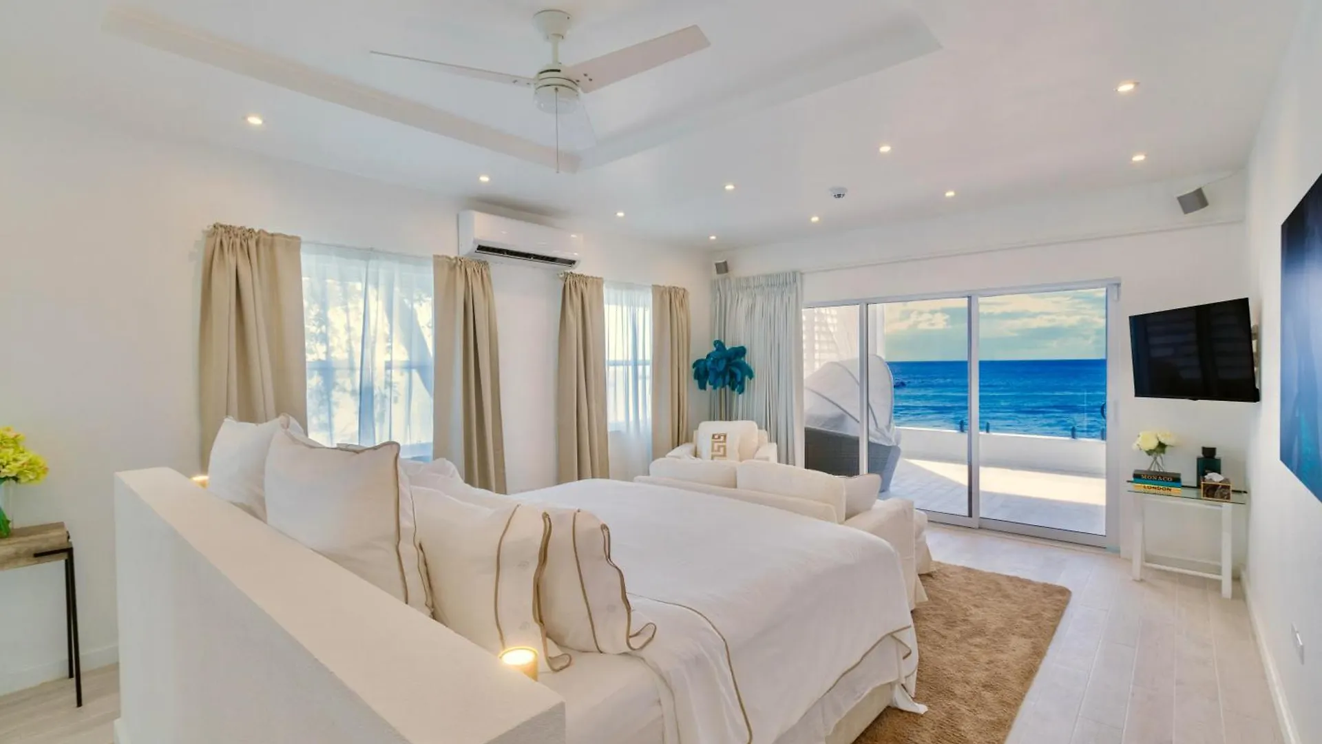 Solaris Beach House - Beachfront Property, St James Saint James Holiday home
